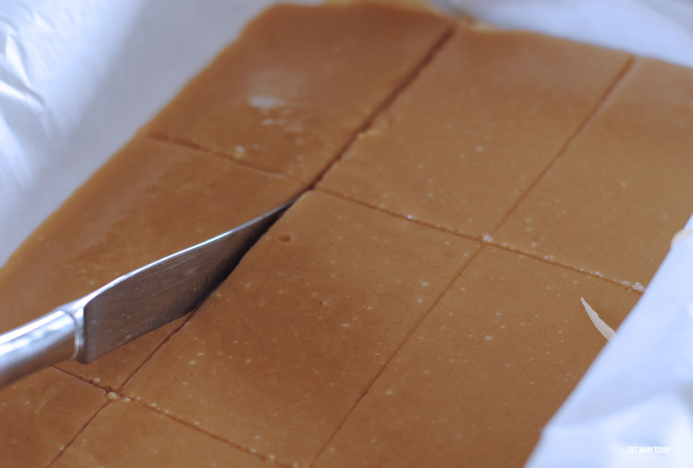 Cutting brown toffee into large rectangles