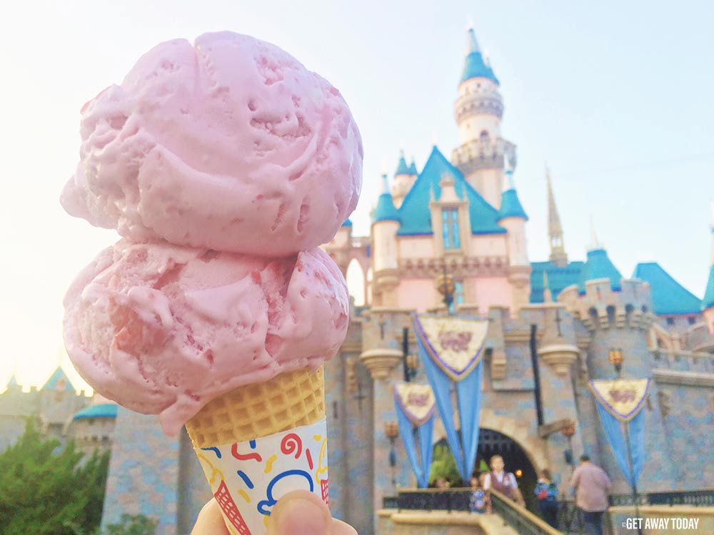 Ice cream in front of the castle