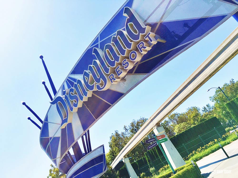 What are the Disneyland shuttle options Entrance