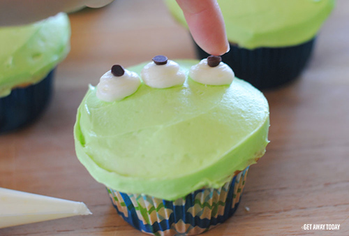 Toy Story Alien Cupcakes Chocolate