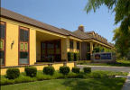 Raffles Inn & Suites