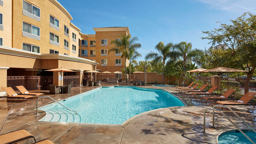 Courtyard Anaheim Resort Convention Center Review Pool