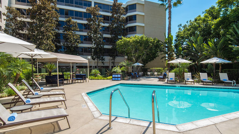 Fullerton Marriott Pool