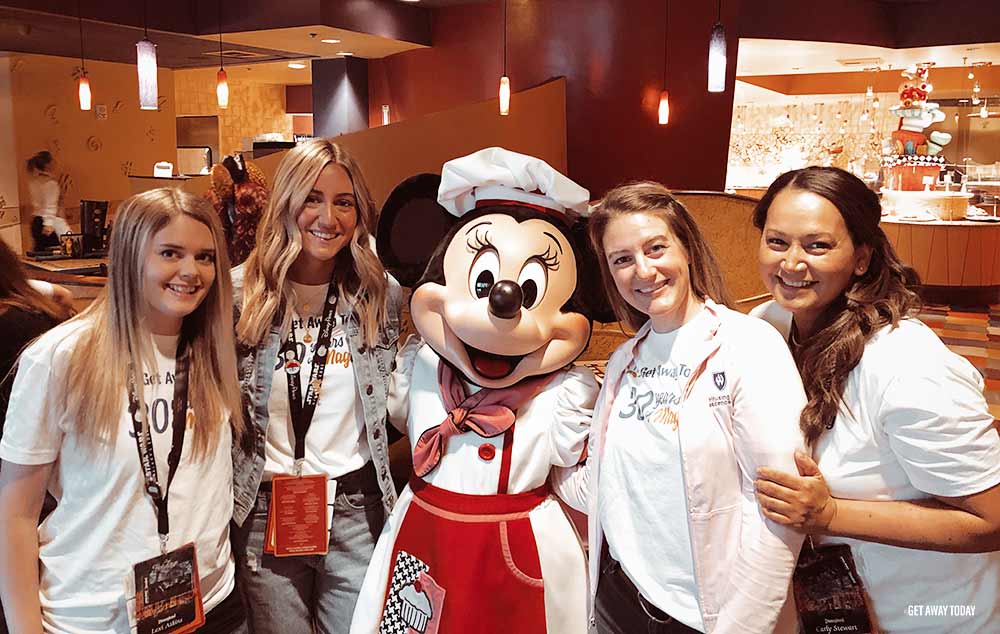 Things to Know About Character Dining Goofy's Kitchen Minnie Group