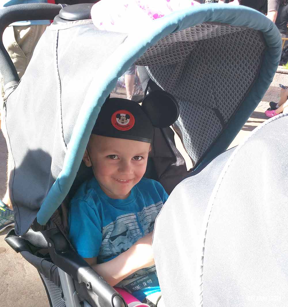 Tips for a great Disneyland Vacation boy in stroller
