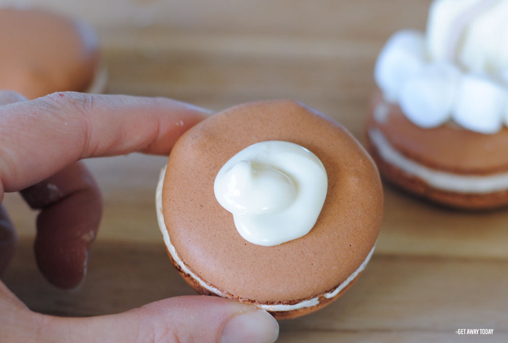 Hot Cocoa Marshmallow Macaron Tutorial top