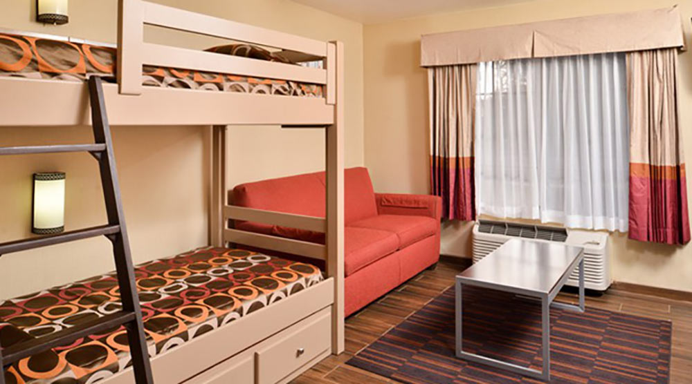 Best Disneyland Hotel for Large Families Best Western Raffles Inn and Suites Bunkbed area