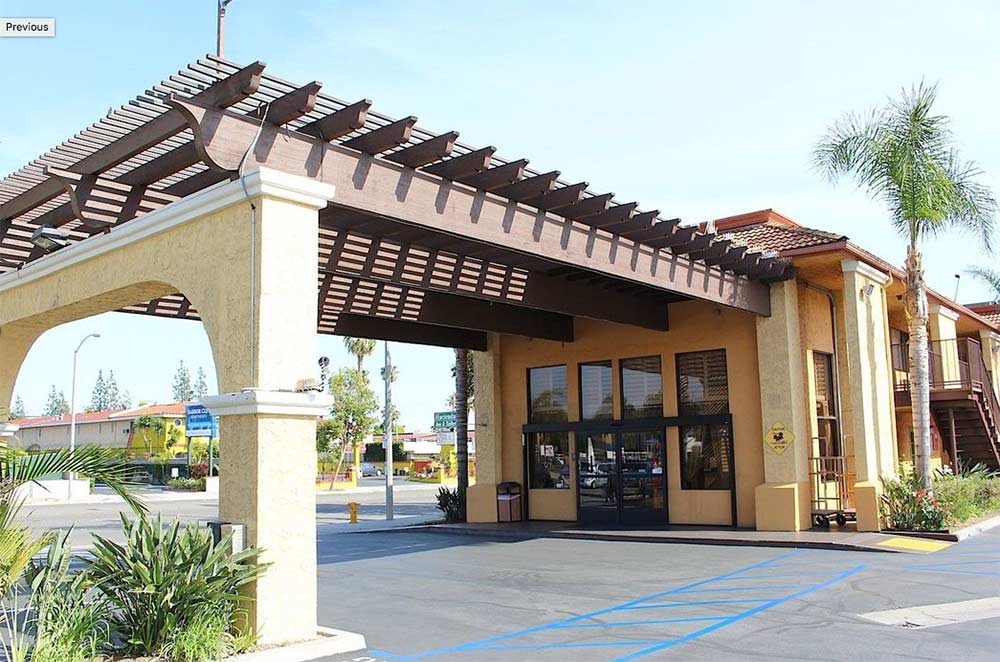 Best Disneyland Hotel for Large Families Stanford Inn and Suites Exterior