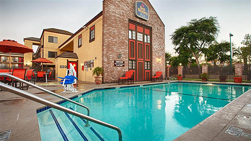 Best Western Raffles Inn Review Pool