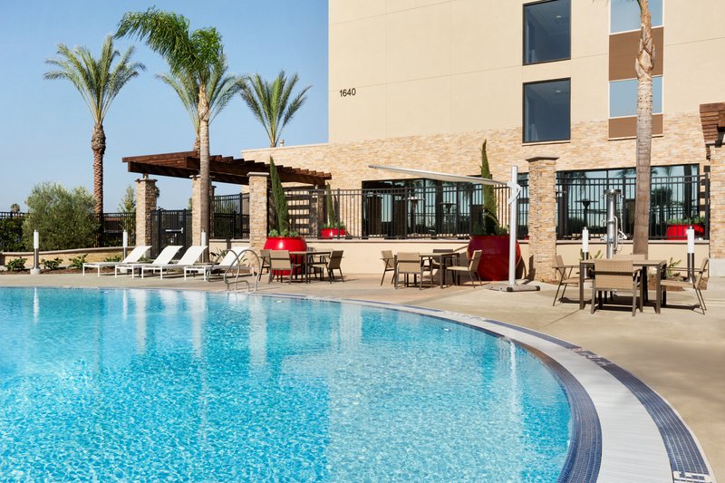 Country Inn and Suites Anaheim Pool