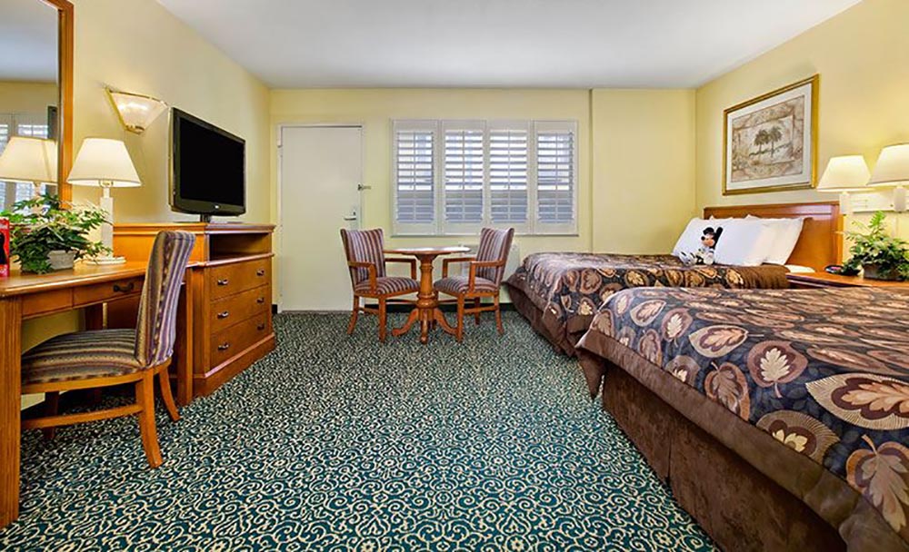 Del Sol Inn Review Room