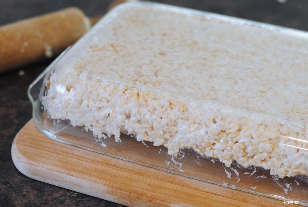 flip pan of rice krispy treats