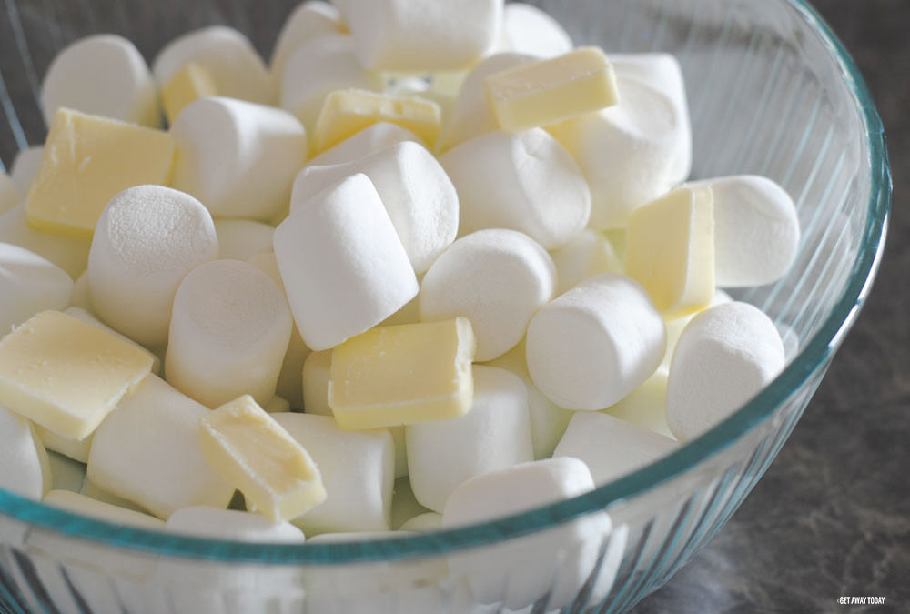Marshmallows in bowl