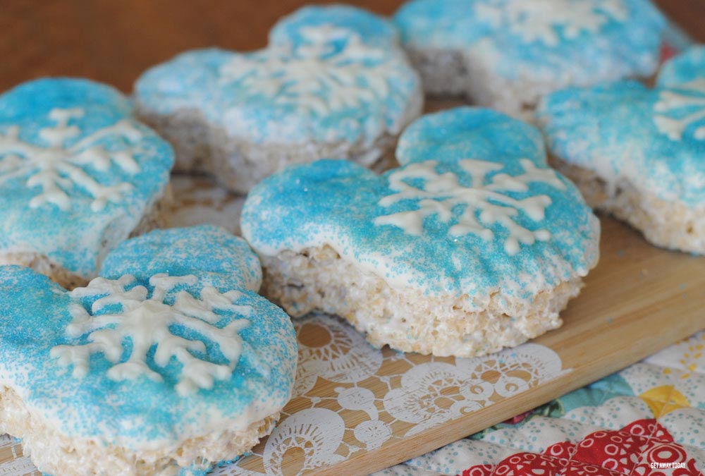 six rice krispy frozen treats finished