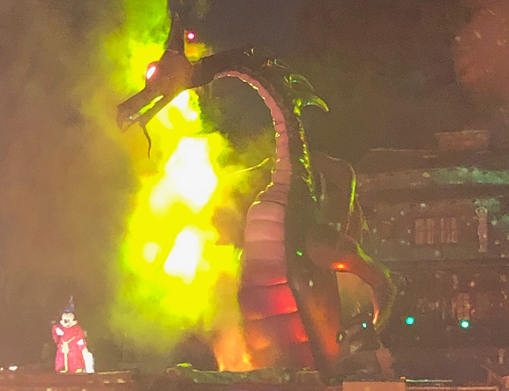 Disney Villains Guide Fantasmic Dragon