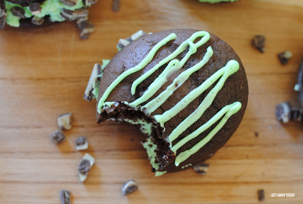 Disneyland Mint Chocolate Whoopie Pie Bite