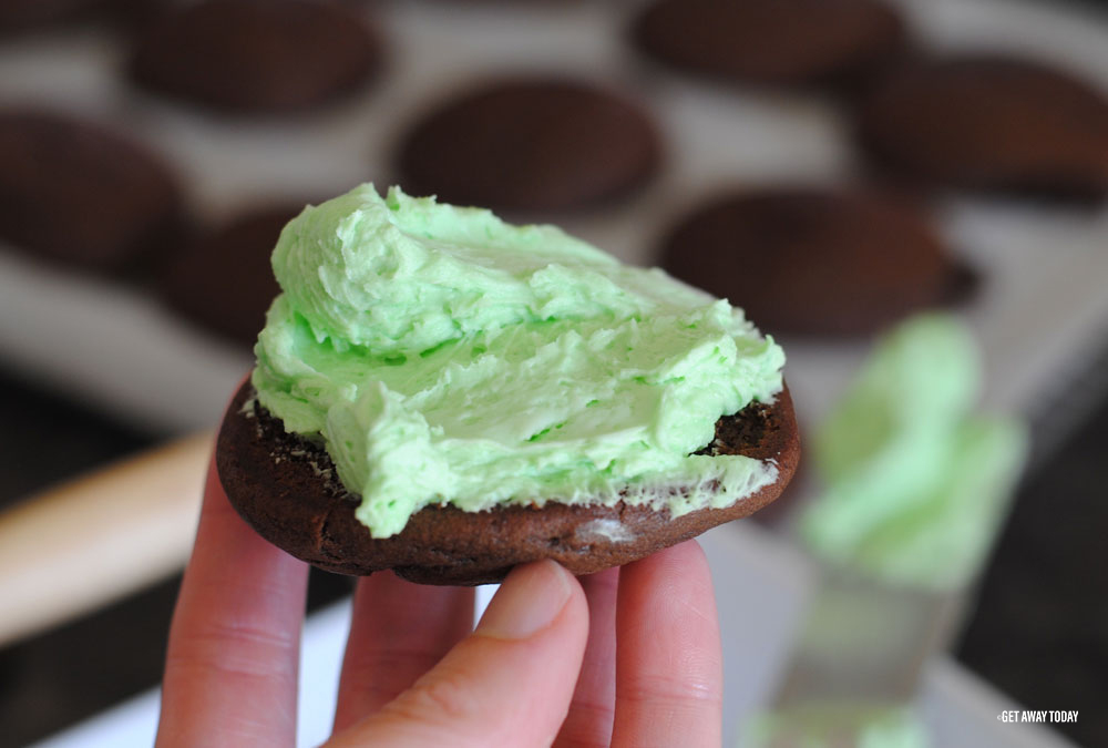 Disneyland Mint Chocolate Whoopie Pie Frost