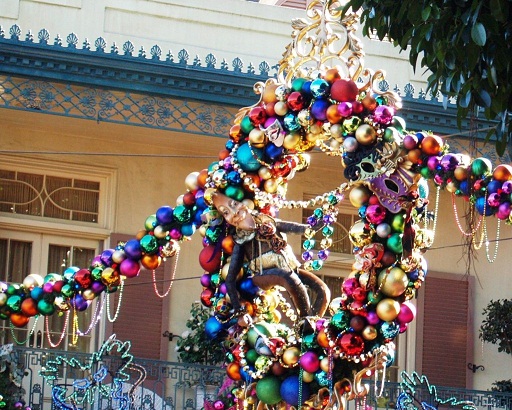 theres not one corner of disneyland that isnt touched by holiday magic this is how they show their holiday spirit in new orleans square - Disneyland Christmas Decorations theres not one corner of disneyland that isnt touched by holiday magic this is how they show their holiday spirit in new orleans square - Disneyland Christmas Decorations