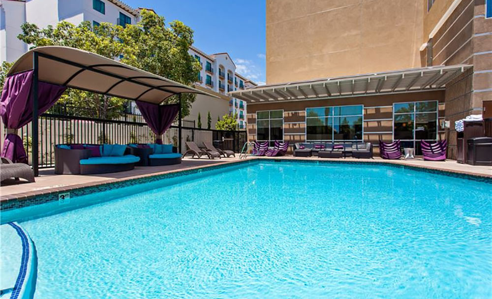 Holiday Inn Express Anaheim Pool