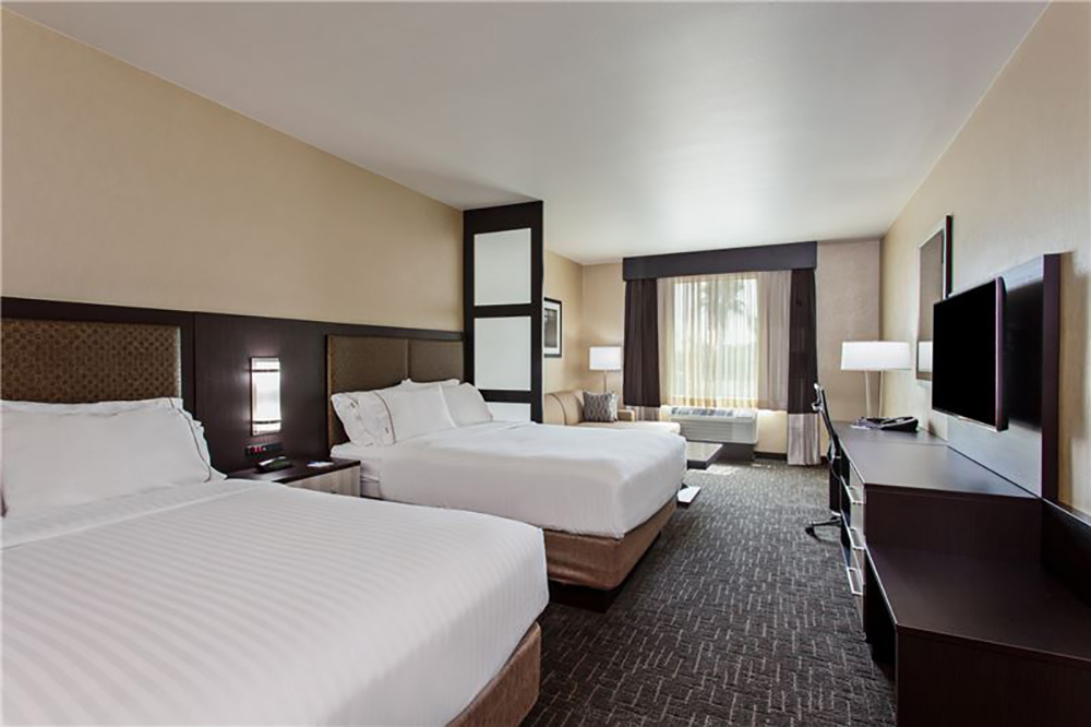 Holiday Inn Express Anaheim Room