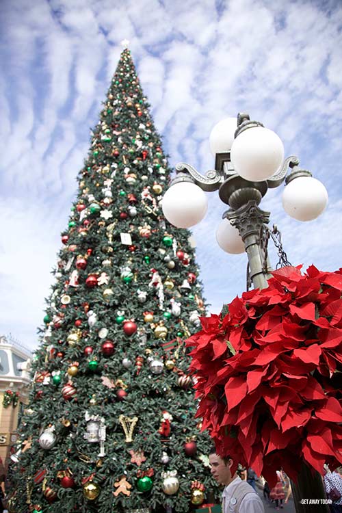 17 Myths About Holidays at the Disneyland Resort