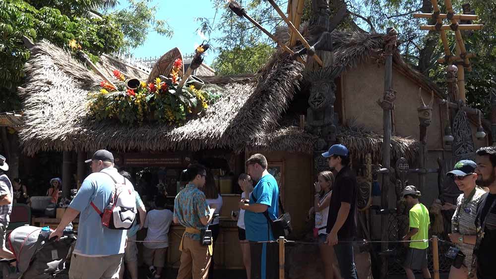 Tiki Room Disneyland dole whip line