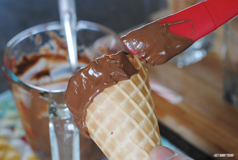 Copycat Disneyland Chocolate Dipped Waffle Cones Paint