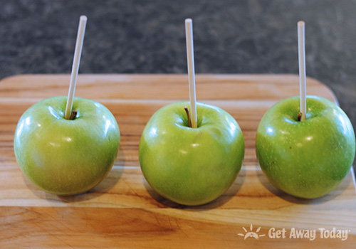 Disneyland Halloween Dirt and Worms Apple Recipe apples