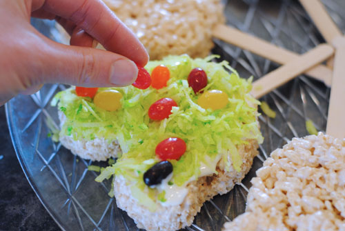 Mickey Treats - Make these cute and easy Mickey Spring Rice Krispy Treats for your family with our copycat Disneyland recipe. Your kids will love helping you make them. Get the how-to on the blog today: www.orsoshesays.com
