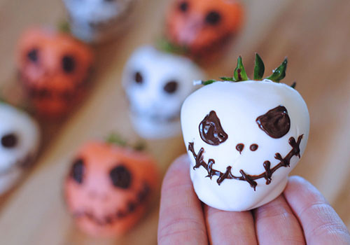 Finished close up of Jack Skellington chocolate covered strawberry