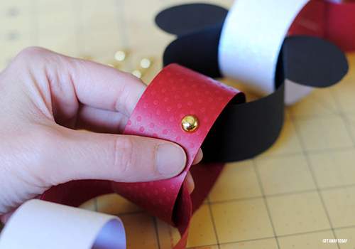 Mickey Mouse Holiday Countdown Chain Button