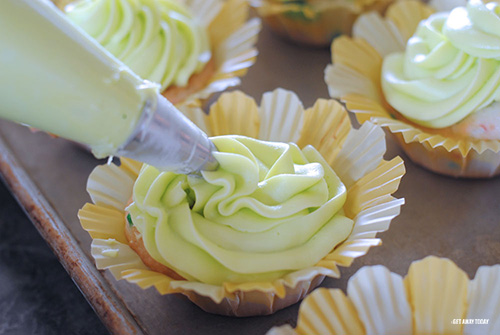 Moana Cupcakes Frost
