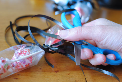Curl ribbon on vacation necklace