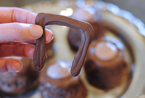 Adding handle to Harry Potter Cauldron Cakes.